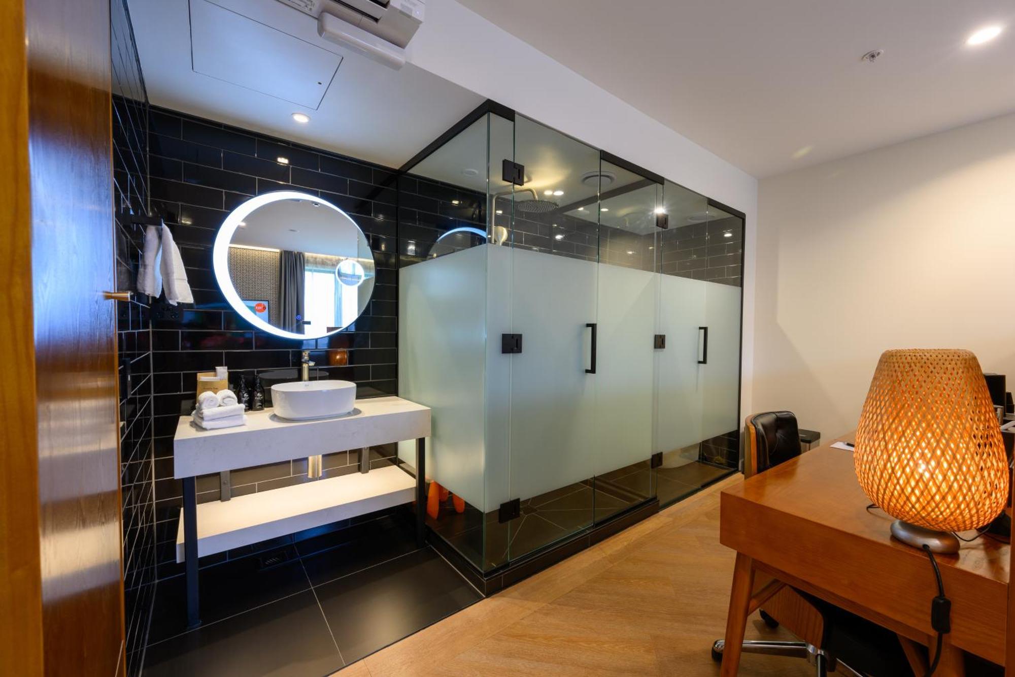 Ohtel Auckland 호텔 객실 사진 A bathroom in a hotel