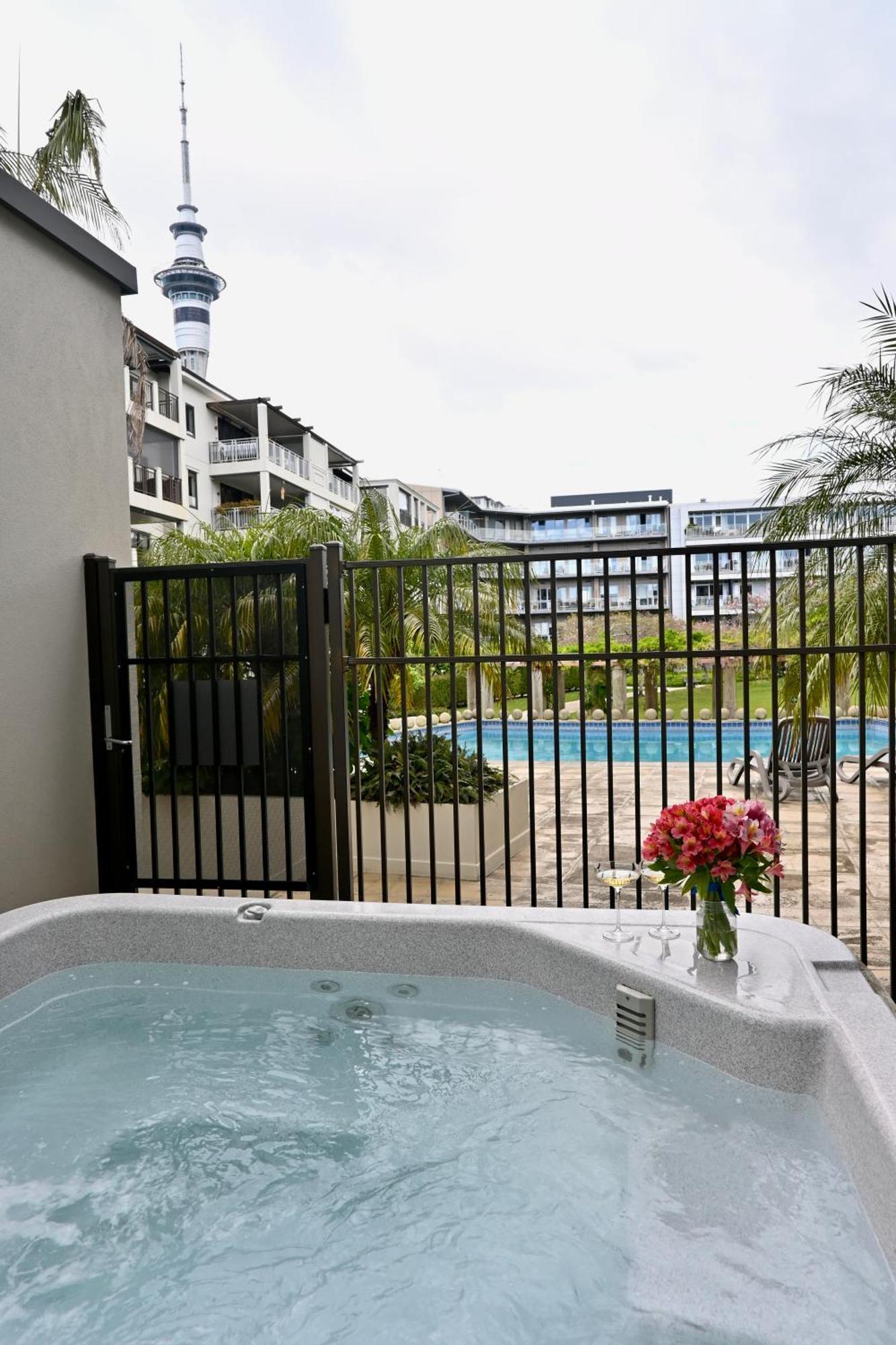 Ohtel Auckland 호텔 외부 사진 A spa in a hotel